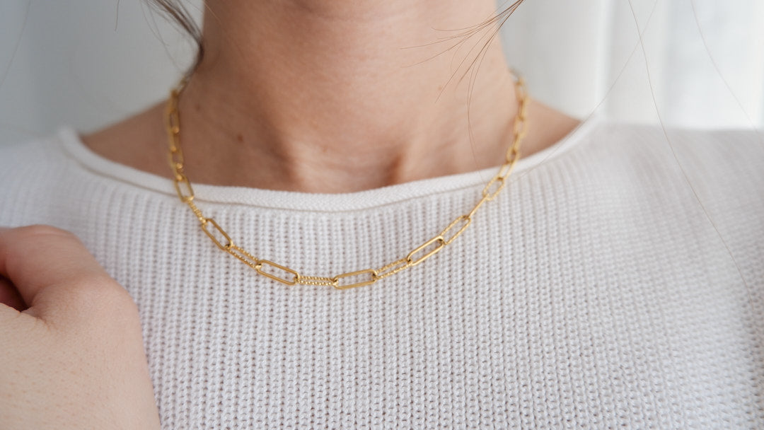 Add a touch of glamour with our gold-plated and stainless steel necklace, a timeless piece from our exquisite jewellery collection.